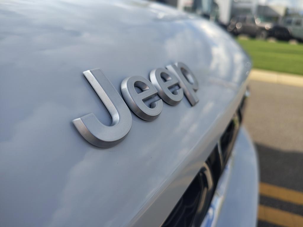 new 2025 Jeep Grand Cherokee car, priced at $38,849