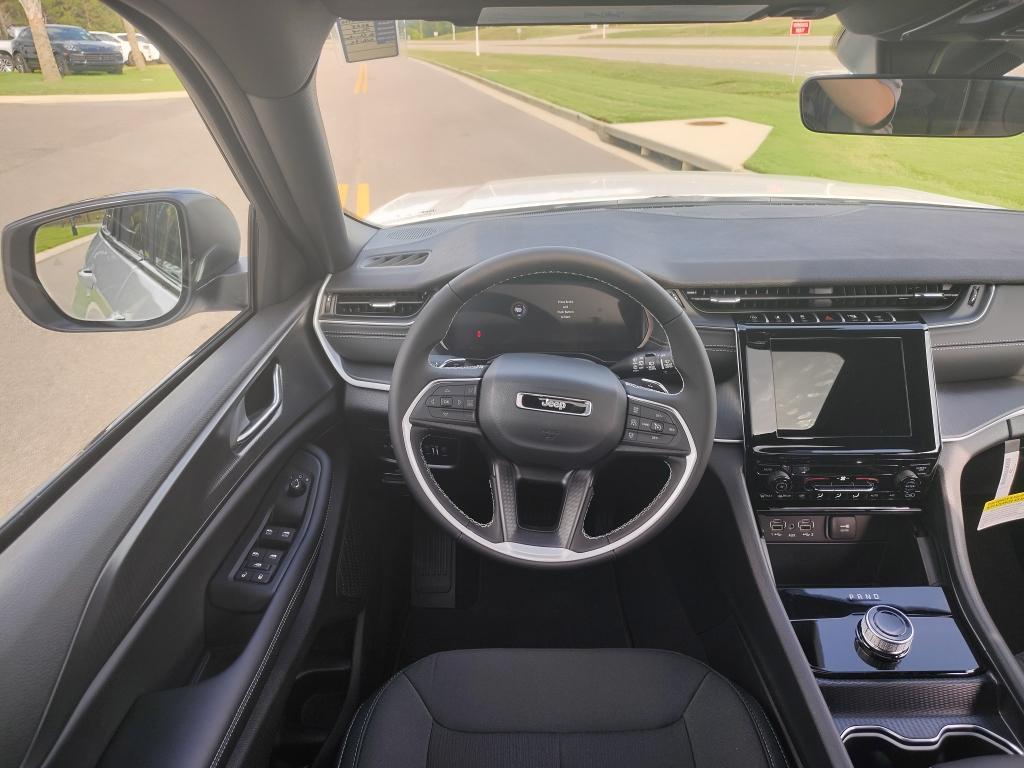 new 2025 Jeep Grand Cherokee car, priced at $38,849