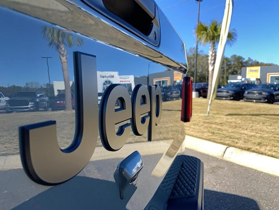 new 2025 Jeep Gladiator car, priced at $40,682