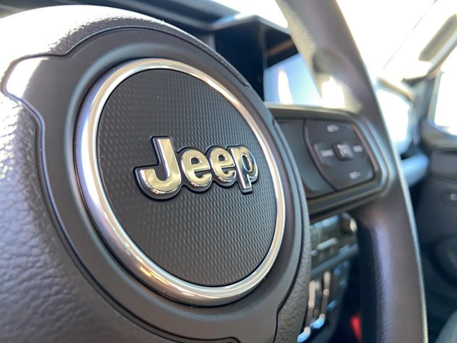 new 2025 Jeep Gladiator car, priced at $40,682