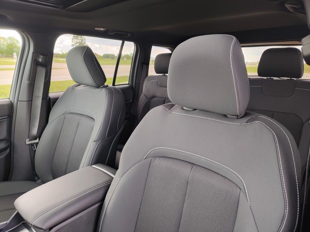 new 2025 Jeep Grand Cherokee car, priced at $39,379