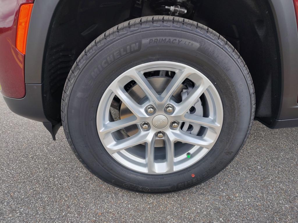 new 2025 Jeep Grand Cherokee car, priced at $39,379