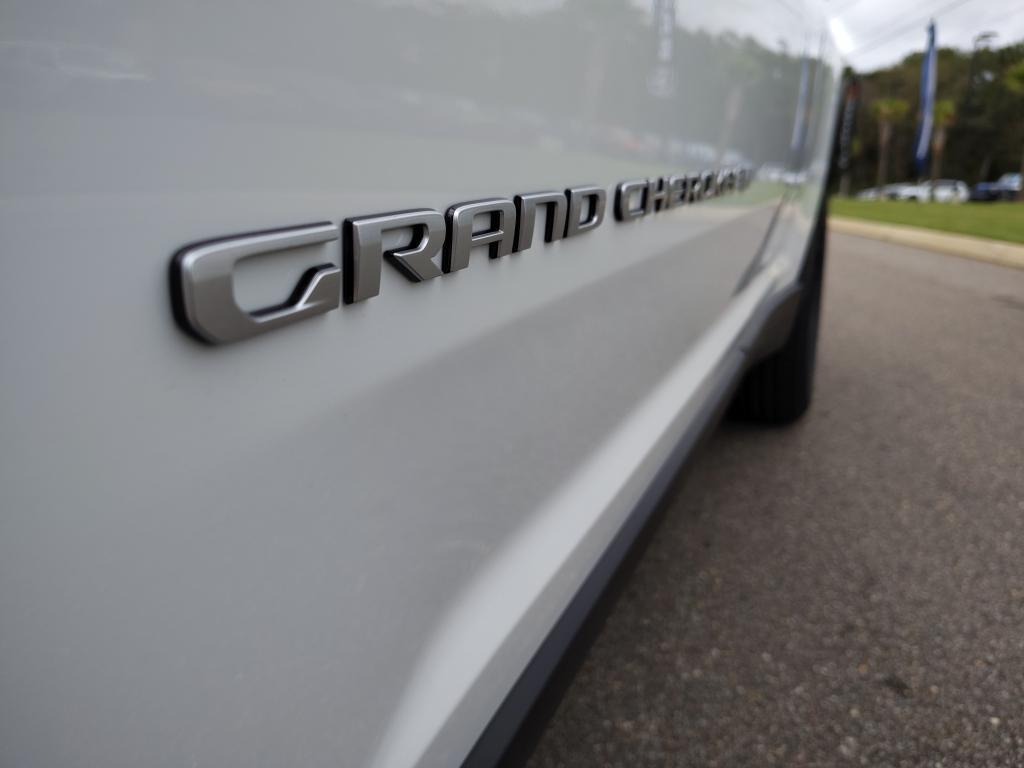 new 2025 Jeep Grand Cherokee car, priced at $41,240
