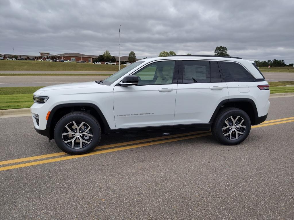 new 2025 Jeep Grand Cherokee car, priced at $41,240