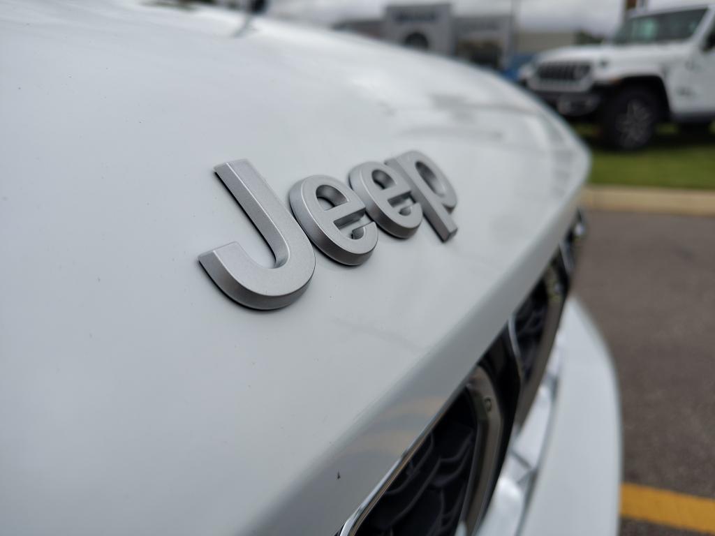 new 2025 Jeep Grand Cherokee car, priced at $41,240