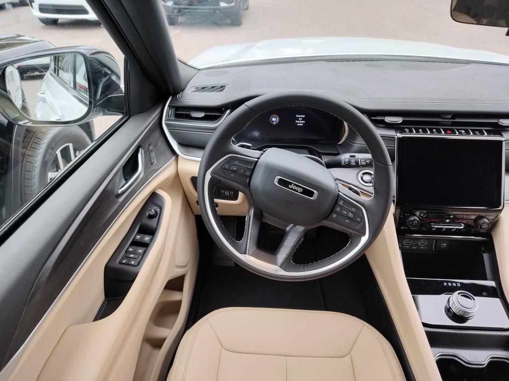 new 2025 Jeep Grand Cherokee car, priced at $41,240