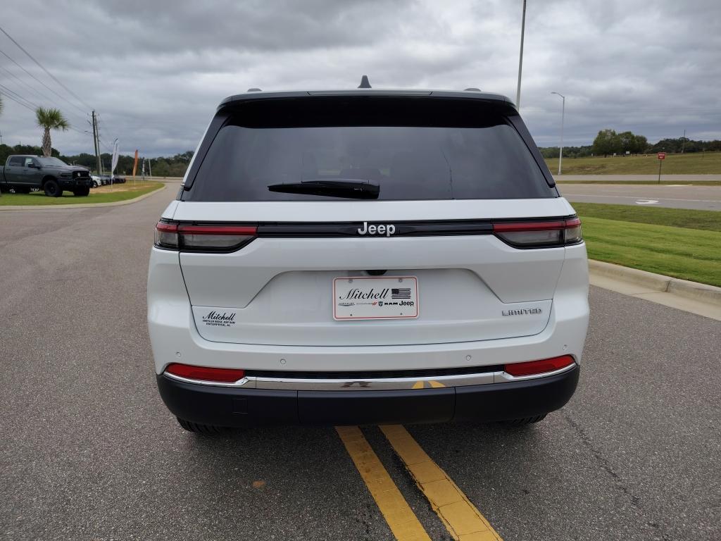 new 2025 Jeep Grand Cherokee car, priced at $41,240