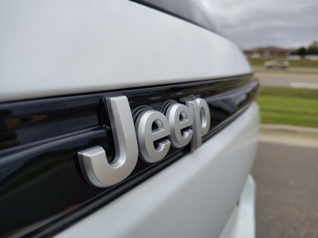 new 2025 Jeep Grand Cherokee car, priced at $41,240