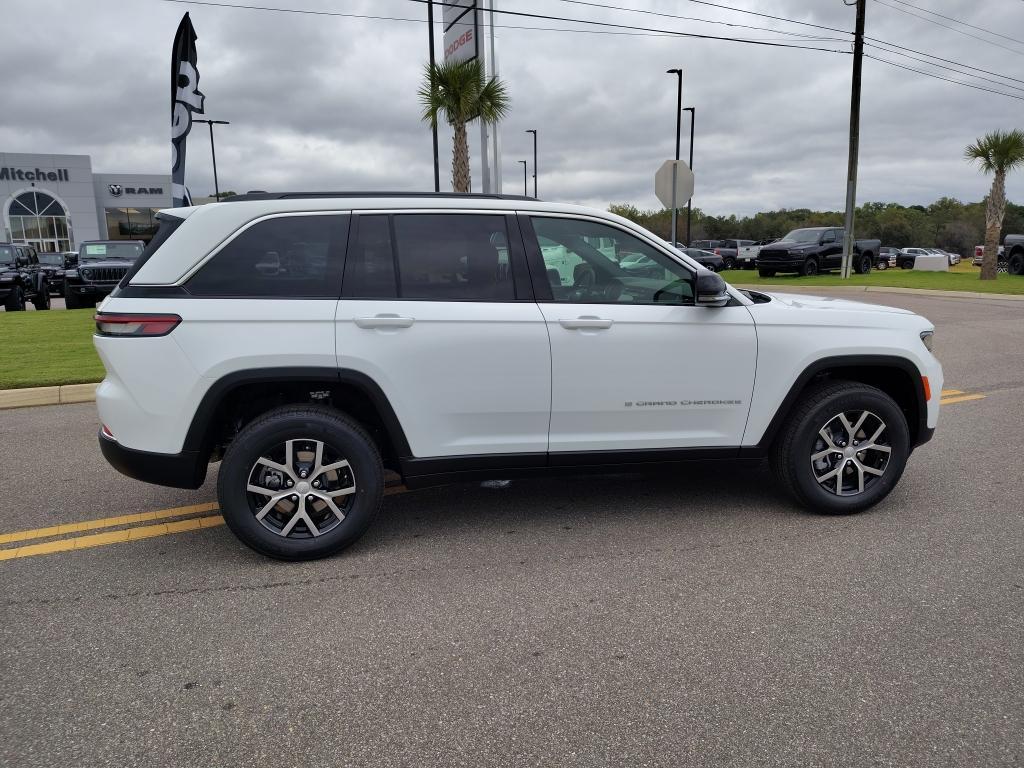 new 2025 Jeep Grand Cherokee car, priced at $41,240