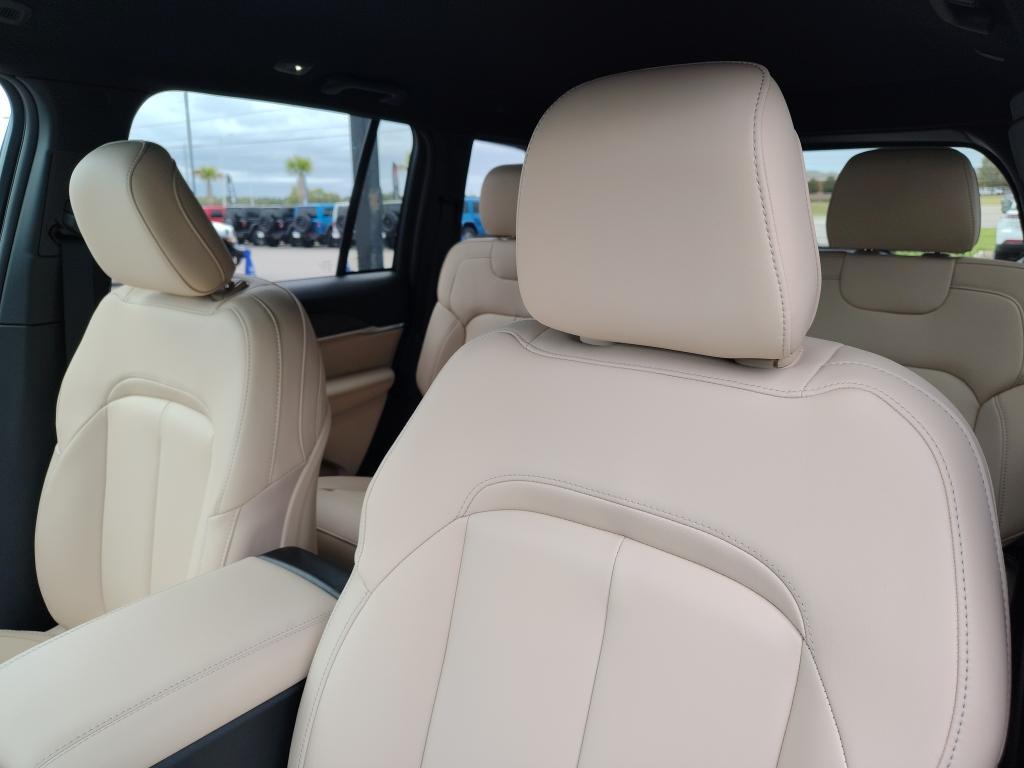 new 2025 Jeep Grand Cherokee car, priced at $41,240