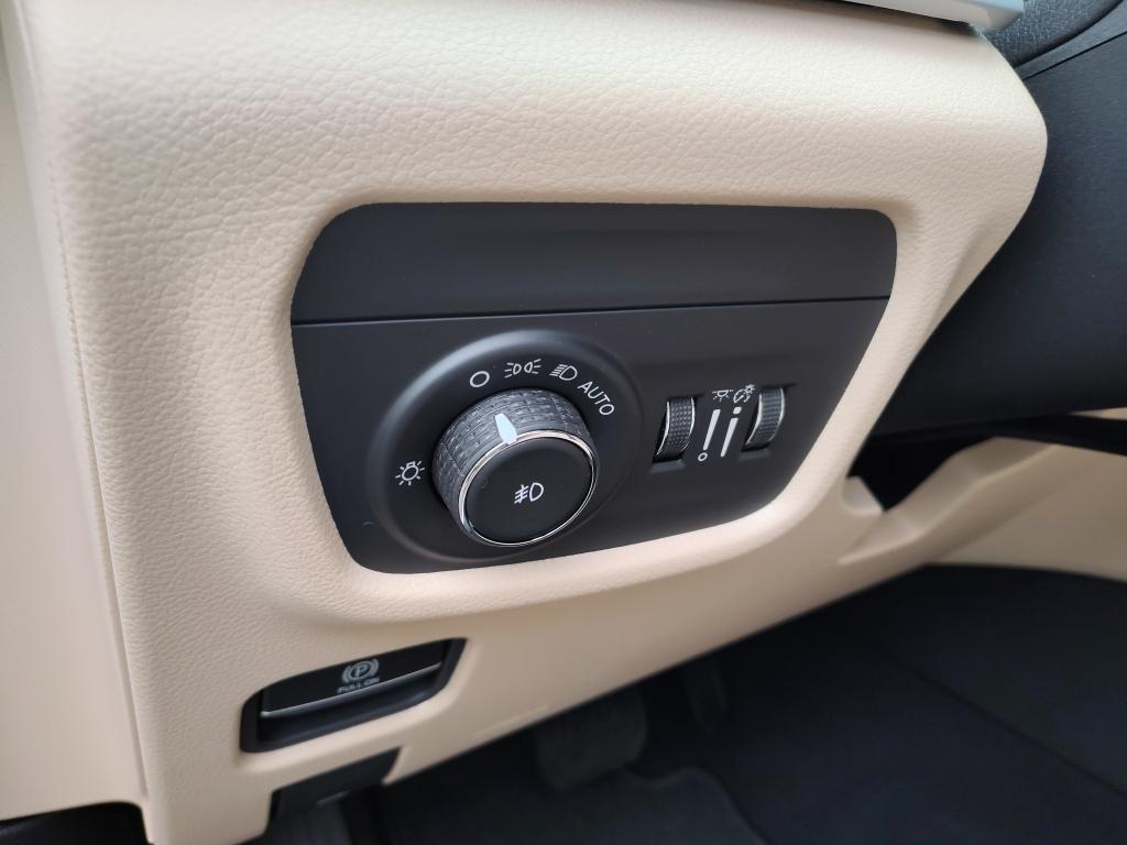 new 2025 Jeep Grand Cherokee car, priced at $41,240