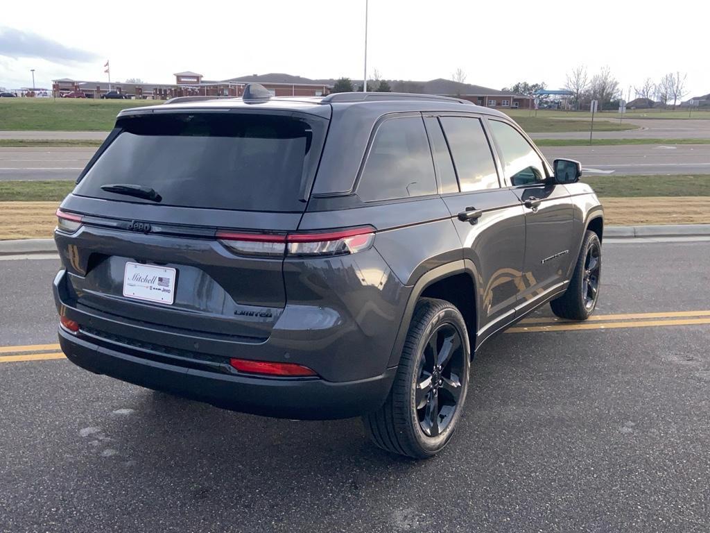 new 2025 Jeep Grand Cherokee car, priced at $48,606