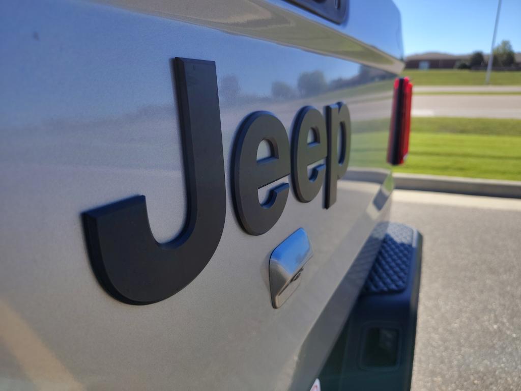 used 2020 Jeep Gladiator car, priced at $28,263