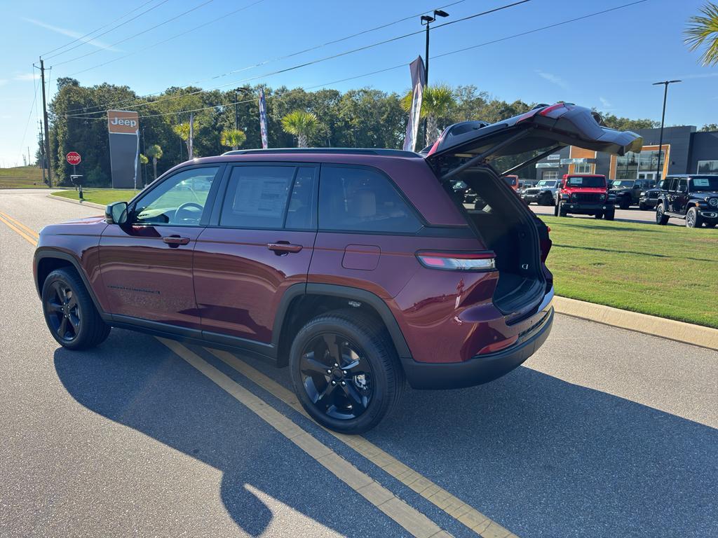 new 2025 Jeep Grand Cherokee car, priced at $47,977