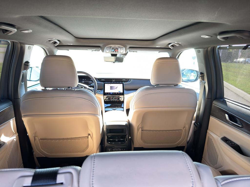 new 2025 Jeep Grand Cherokee car, priced at $47,977