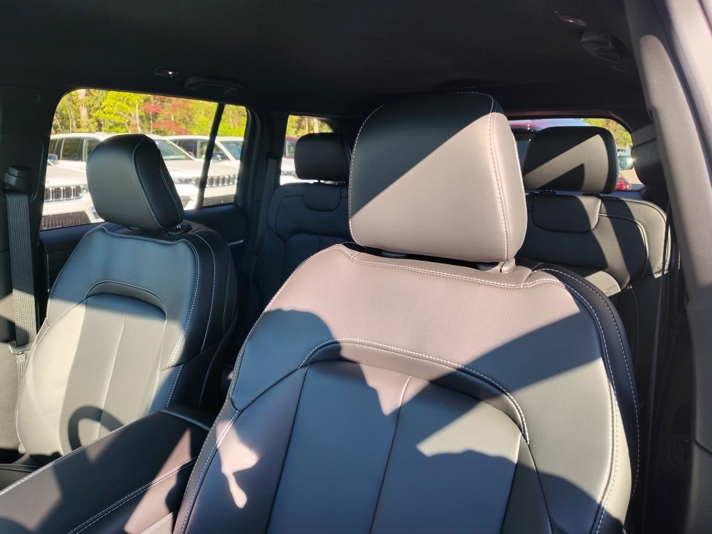 new 2025 Jeep Grand Cherokee car, priced at $41,240