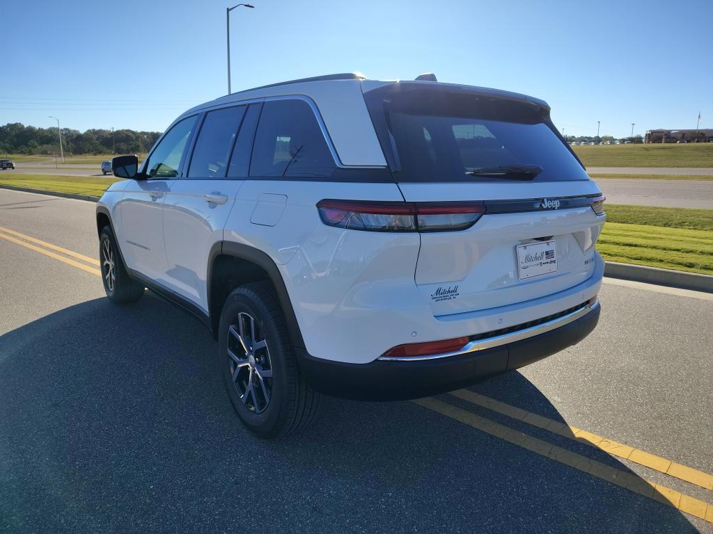new 2025 Jeep Grand Cherokee car, priced at $41,240