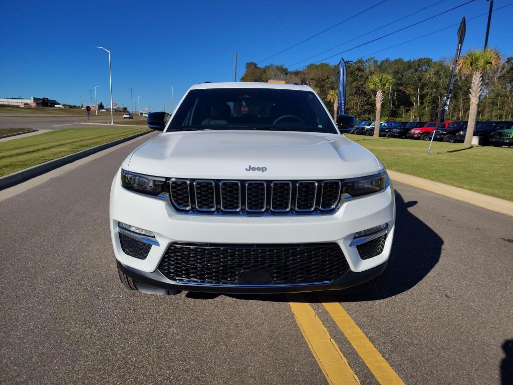 new 2025 Jeep Grand Cherokee car, priced at $41,240