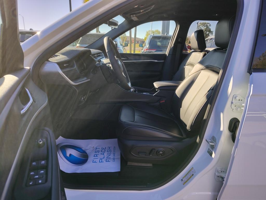 new 2025 Jeep Grand Cherokee car, priced at $41,240