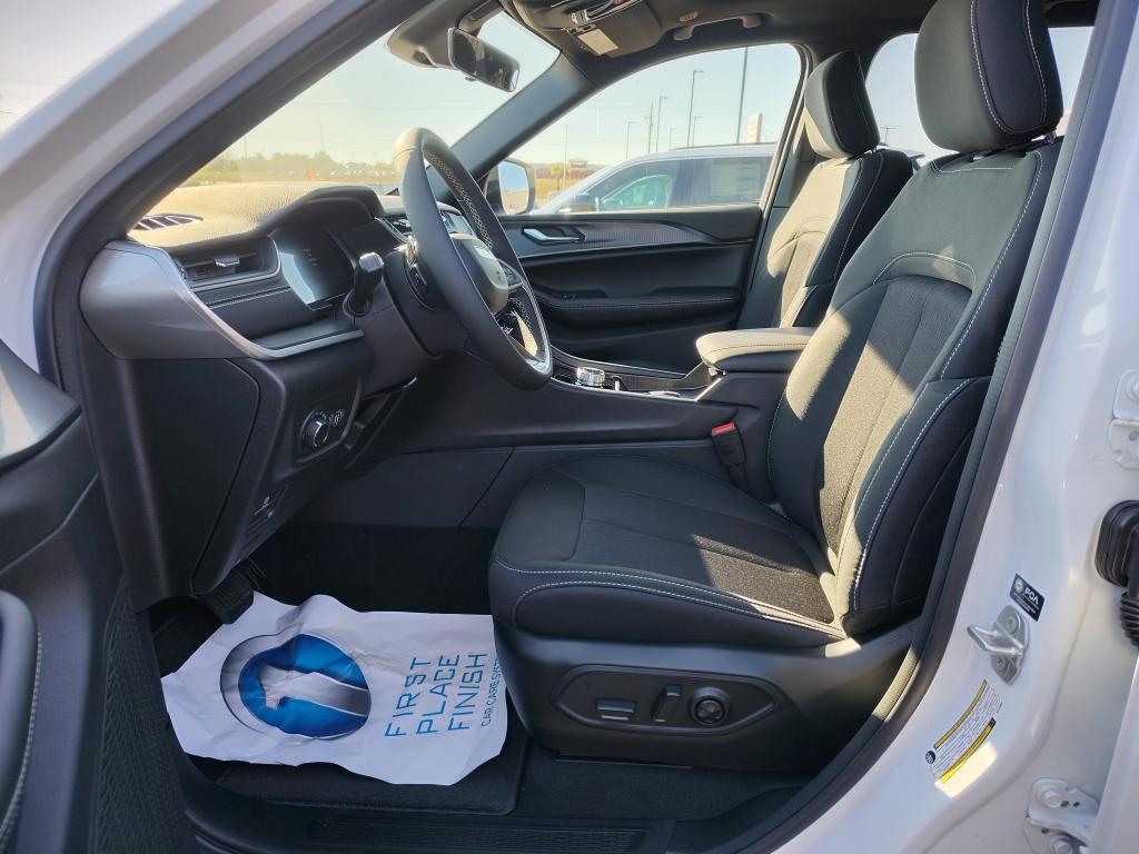 new 2025 Jeep Grand Cherokee car, priced at $36,021