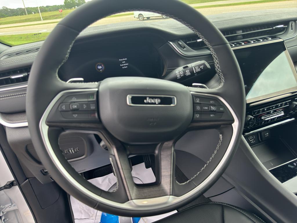 new 2025 Jeep Grand Cherokee car, priced at $47,573