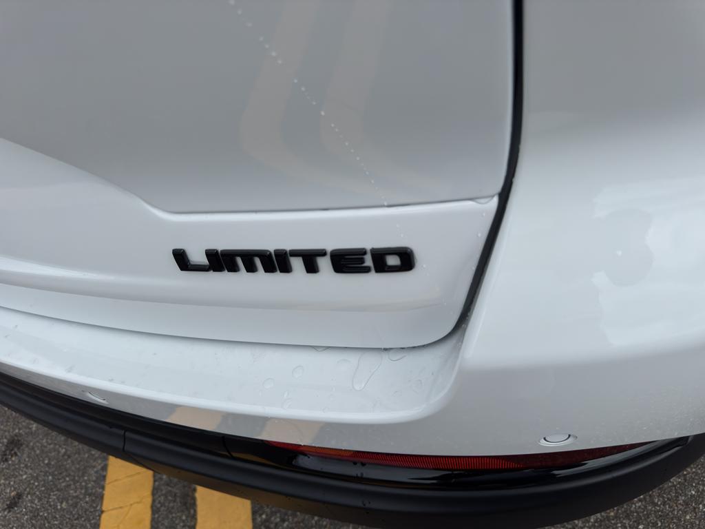 new 2025 Jeep Grand Cherokee car, priced at $47,573