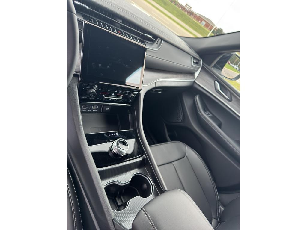 new 2025 Jeep Grand Cherokee car, priced at $47,573