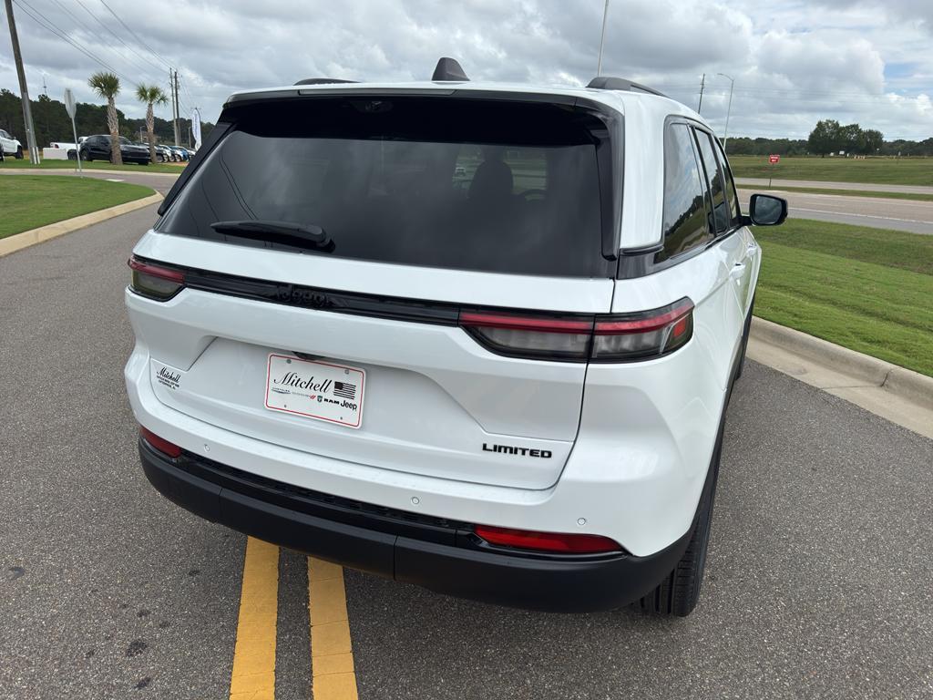 new 2025 Jeep Grand Cherokee car, priced at $47,573