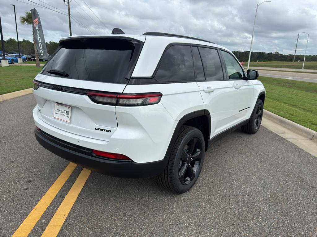 new 2025 Jeep Grand Cherokee car, priced at $47,573