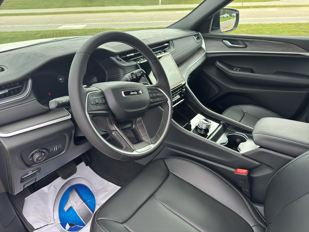 new 2025 Jeep Grand Cherokee car, priced at $47,573