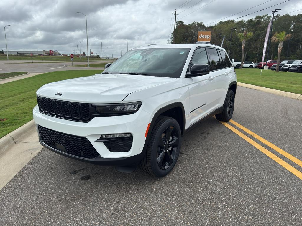 new 2025 Jeep Grand Cherokee car, priced at $47,573