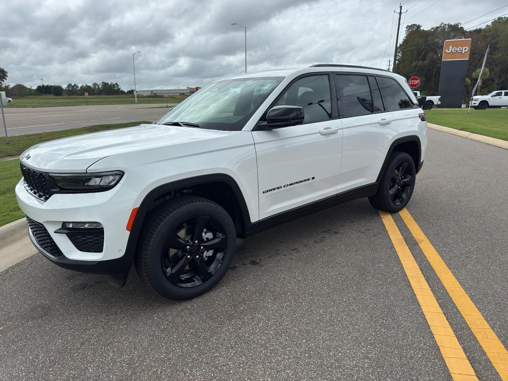 new 2025 Jeep Grand Cherokee car, priced at $47,573