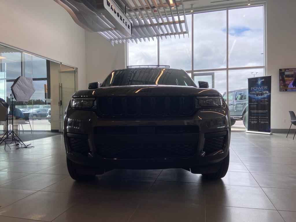 new 2024 Jeep Grand Cherokee L car, priced at $39,694