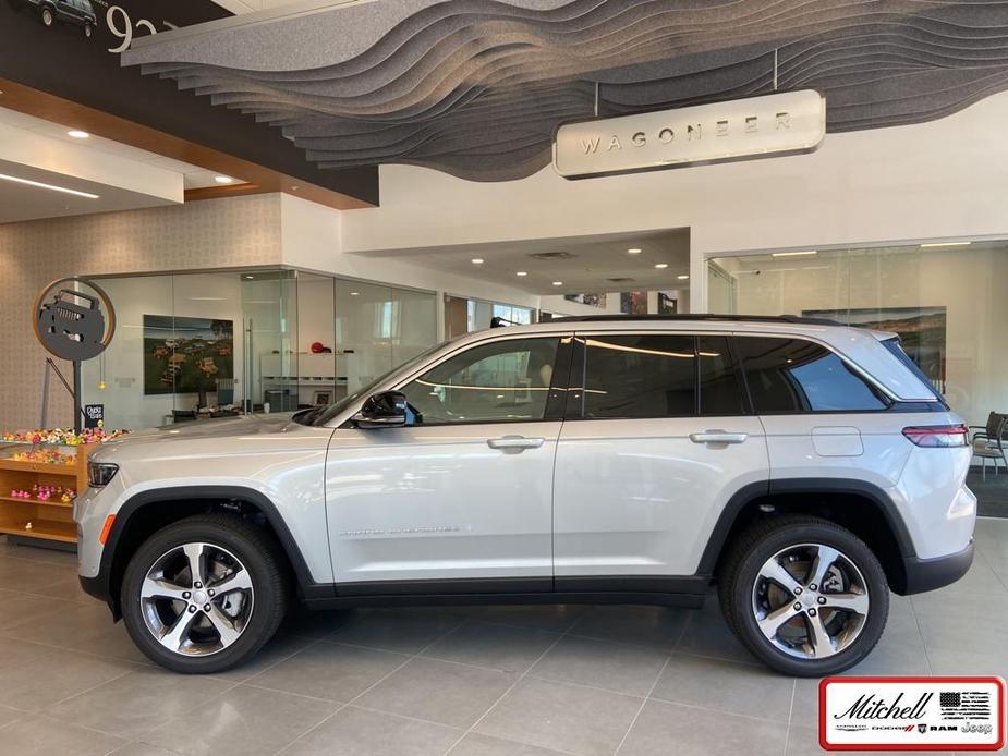 new 2024 Jeep Grand Cherokee car, priced at $50,197