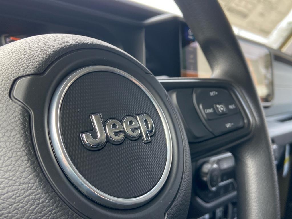 new 2025 Jeep Gladiator car, priced at $42,122