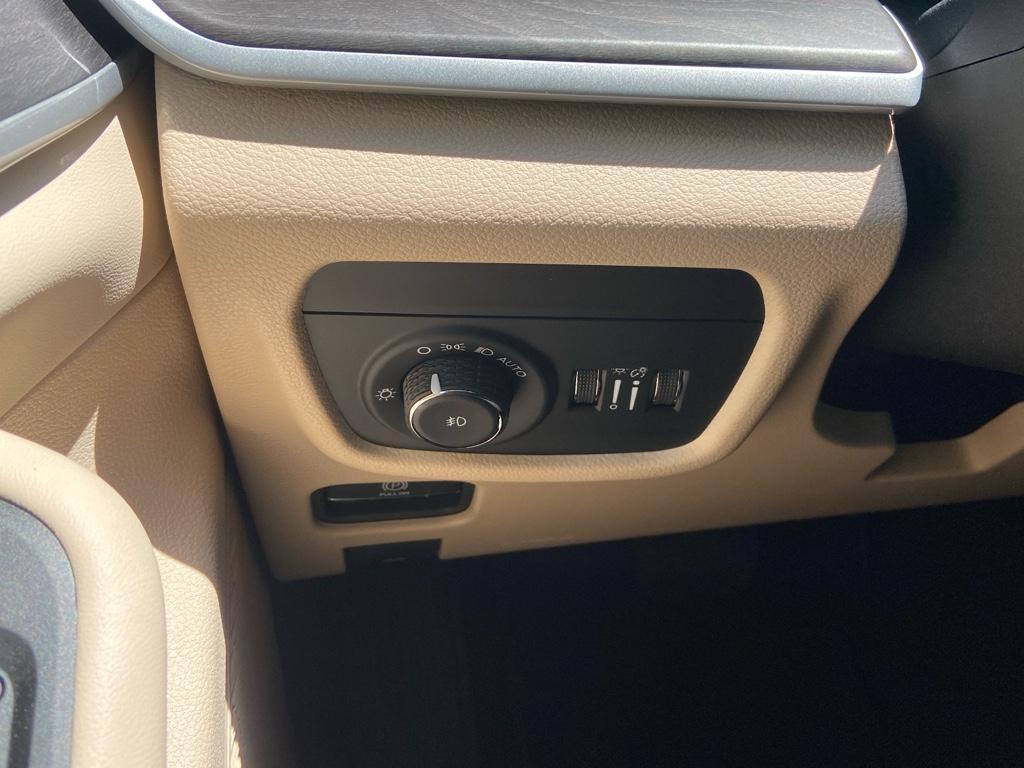 new 2025 Jeep Grand Cherokee L car, priced at $42,211