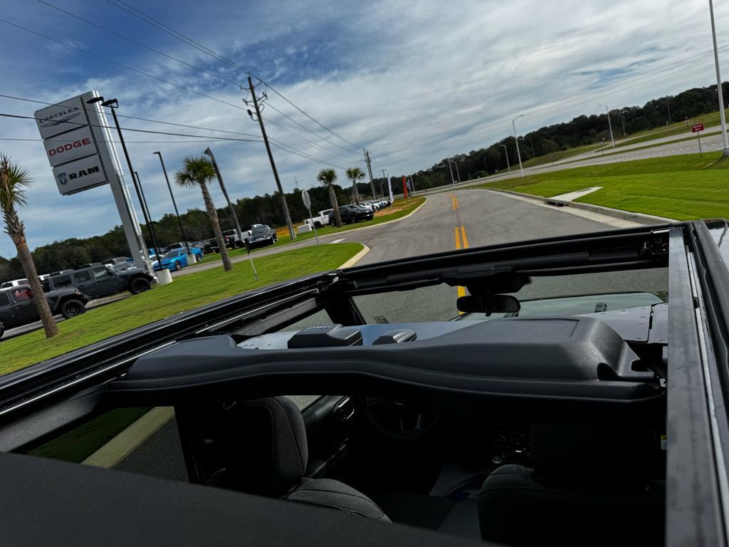 new 2025 Jeep Wrangler car, priced at $50,258