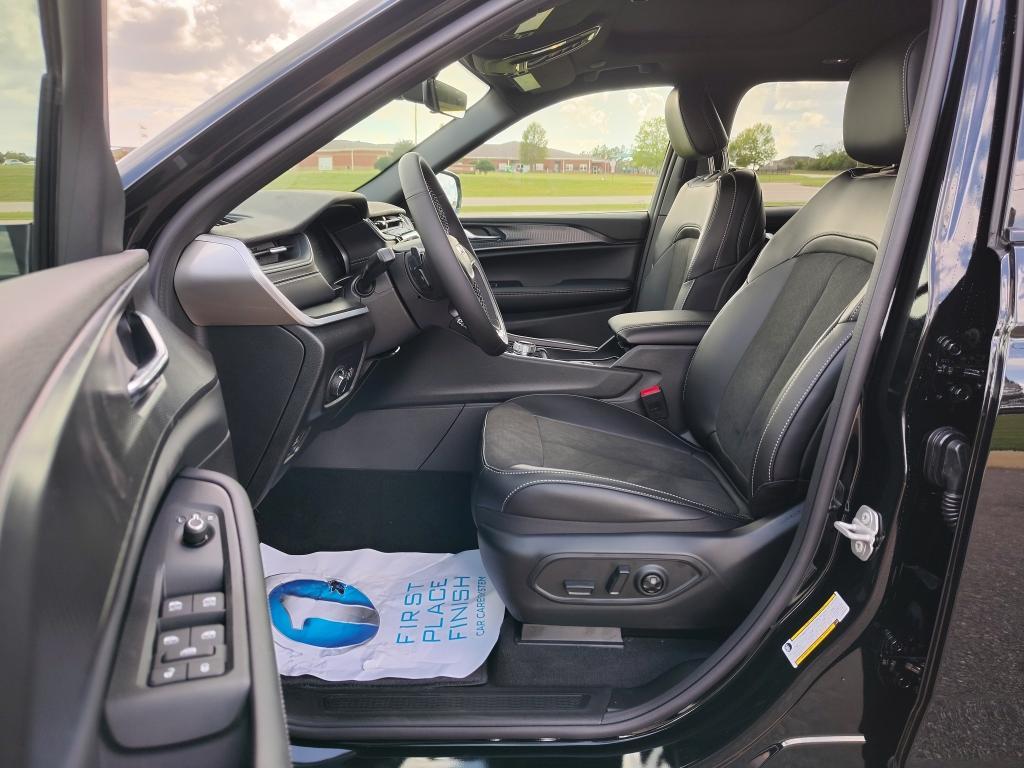 new 2025 Jeep Grand Cherokee car, priced at $43,258