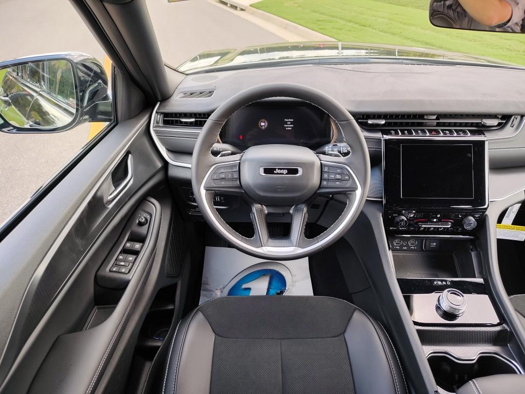 new 2025 Jeep Grand Cherokee car, priced at $43,258