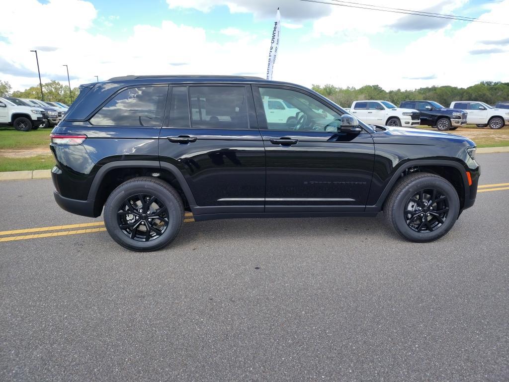 new 2025 Jeep Grand Cherokee car, priced at $43,258