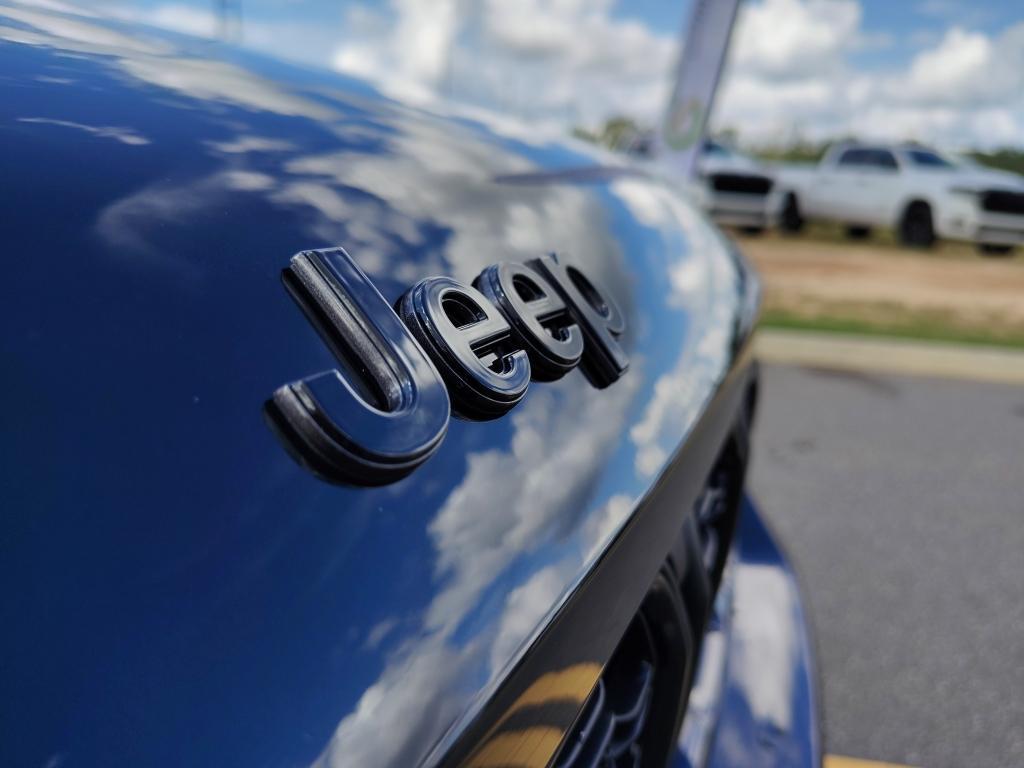 new 2025 Jeep Grand Cherokee car, priced at $43,258