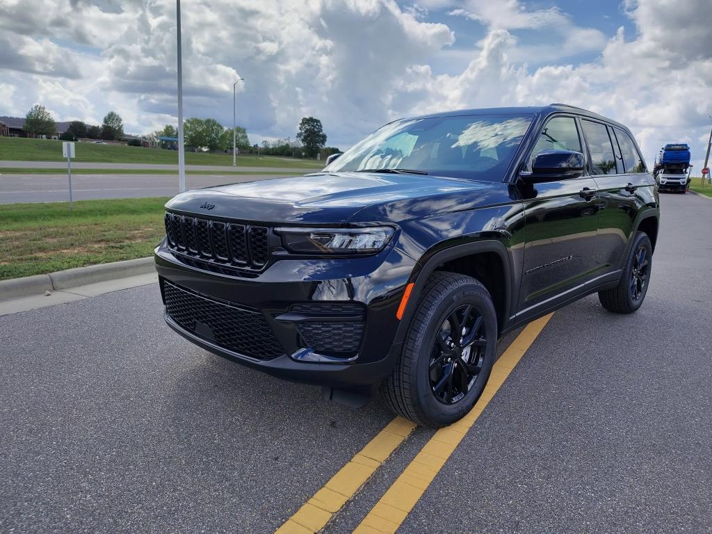 new 2025 Jeep Grand Cherokee car, priced at $43,258