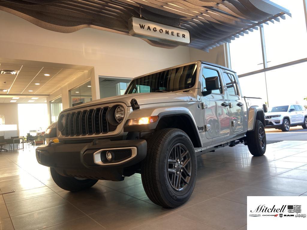 new 2024 Jeep Gladiator car, priced at $51,326