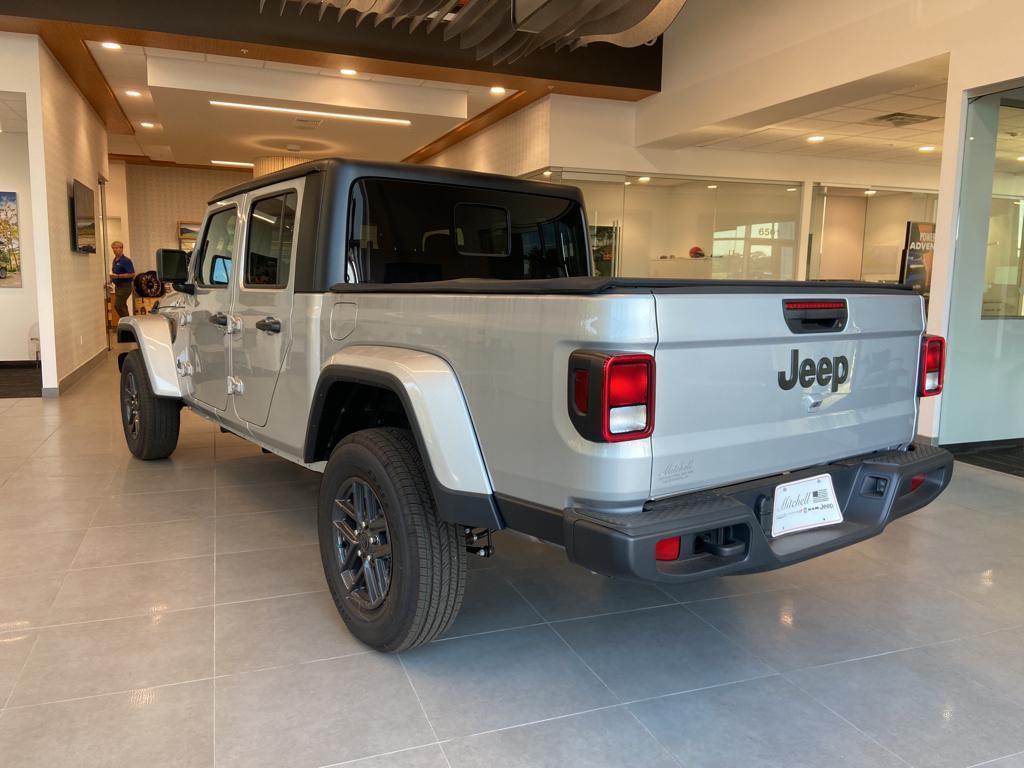 new 2024 Jeep Gladiator car, priced at $51,326