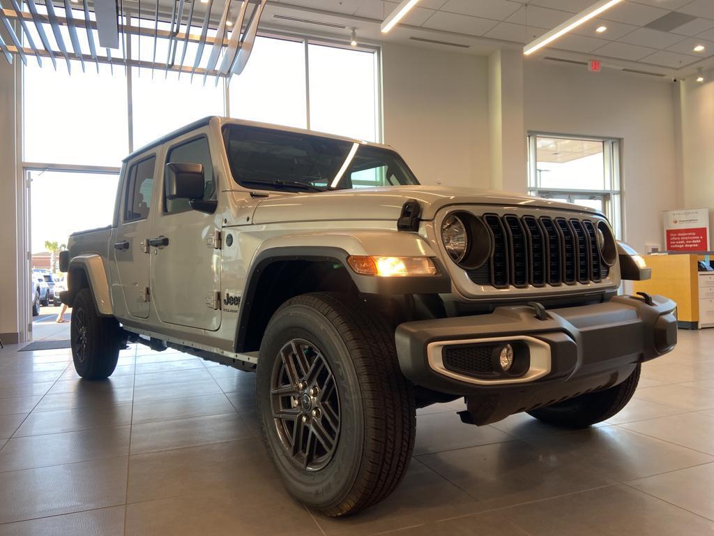 new 2024 Jeep Gladiator car, priced at $51,326