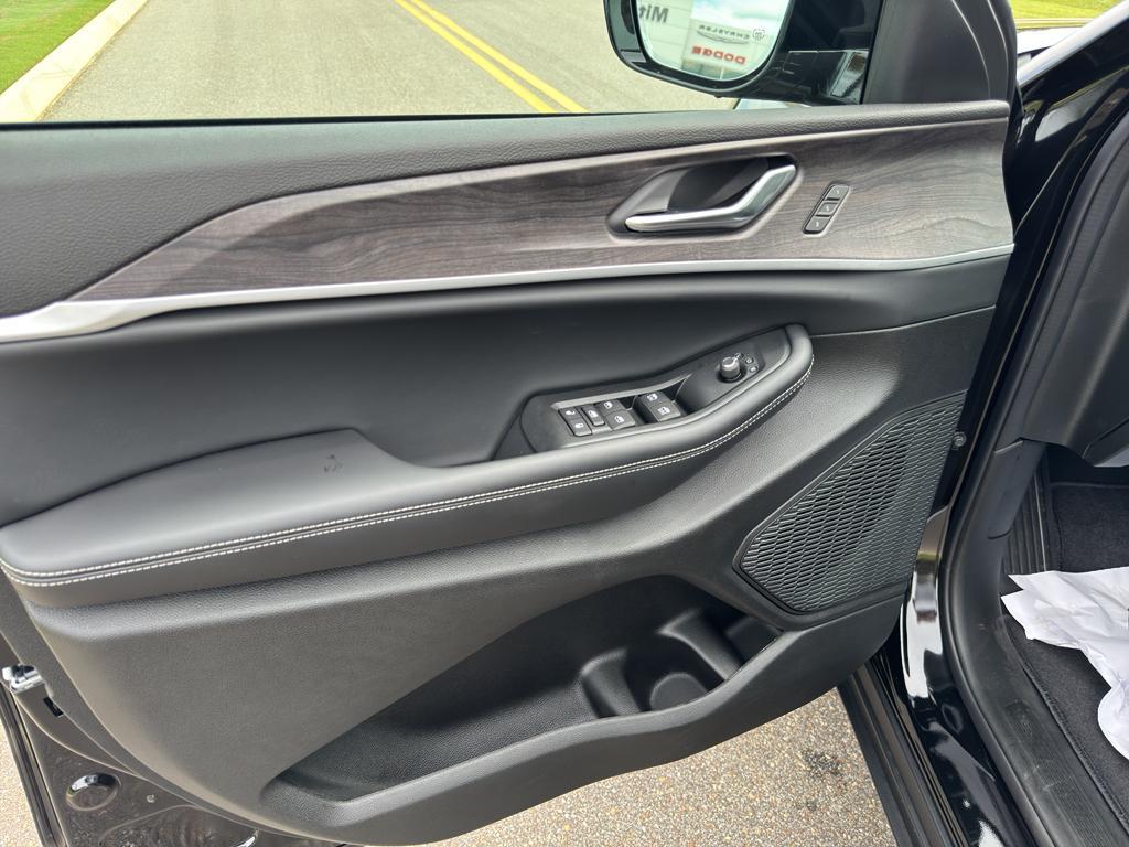 new 2025 Jeep Grand Cherokee L car, priced at $49,883