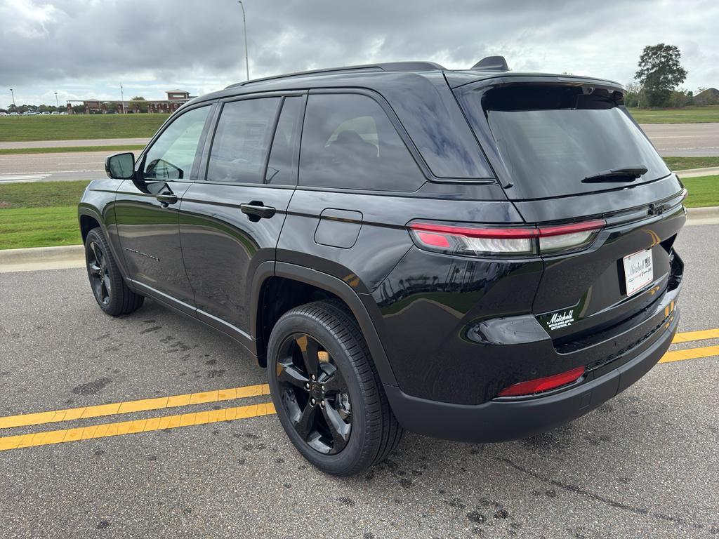 new 2025 Jeep Grand Cherokee car, priced at $48,104