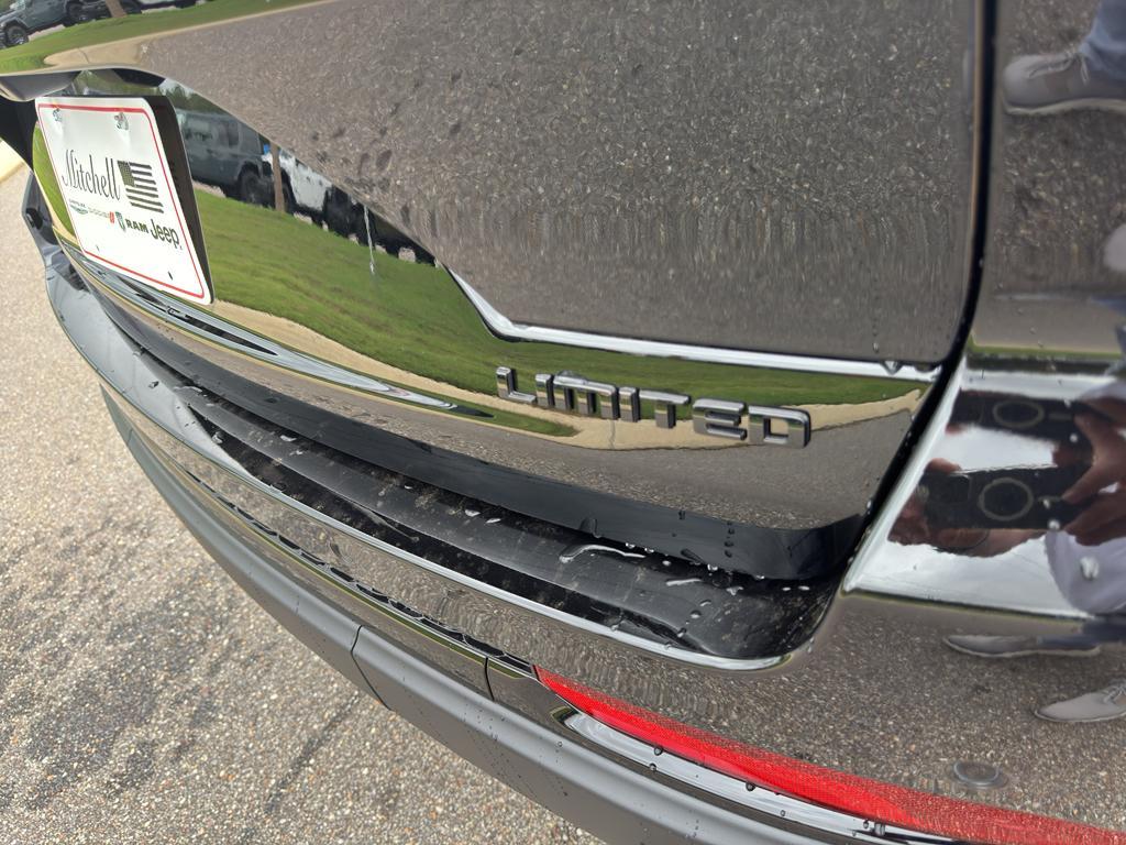 new 2025 Jeep Grand Cherokee car, priced at $48,104