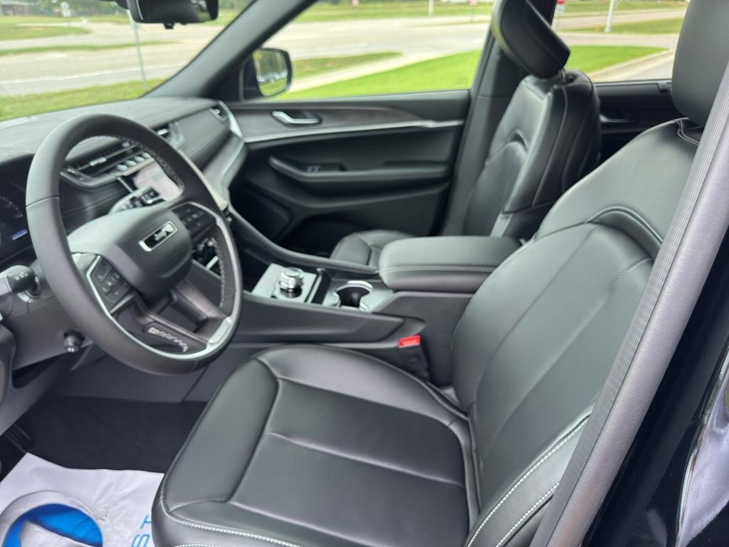 new 2025 Jeep Grand Cherokee car, priced at $48,104