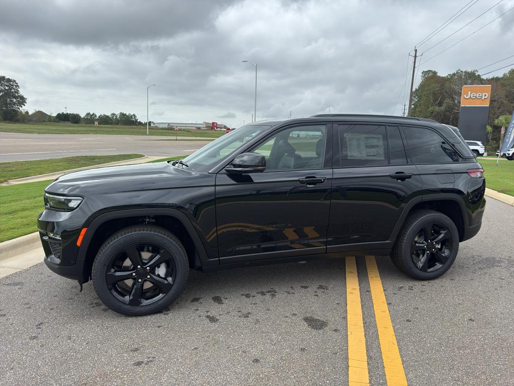 new 2025 Jeep Grand Cherokee car, priced at $48,104